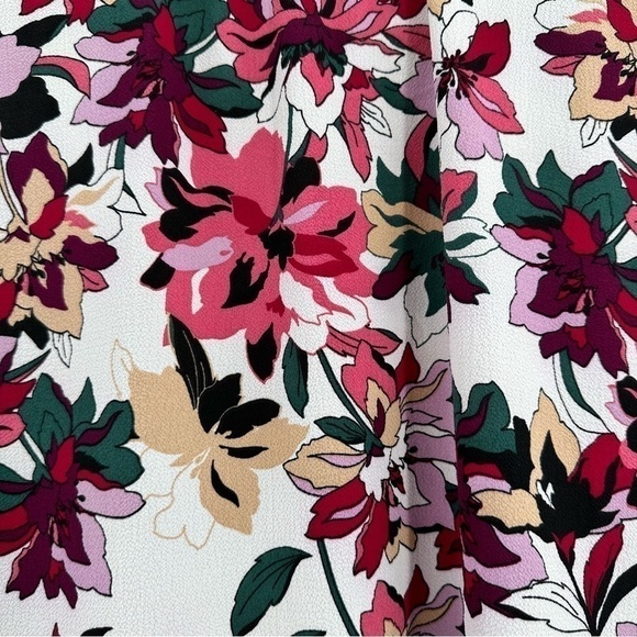 Chaus NY Aurora Petals Multicolor Floral Crepe Like Texture V Neck Top Large - Picture 7 of 10